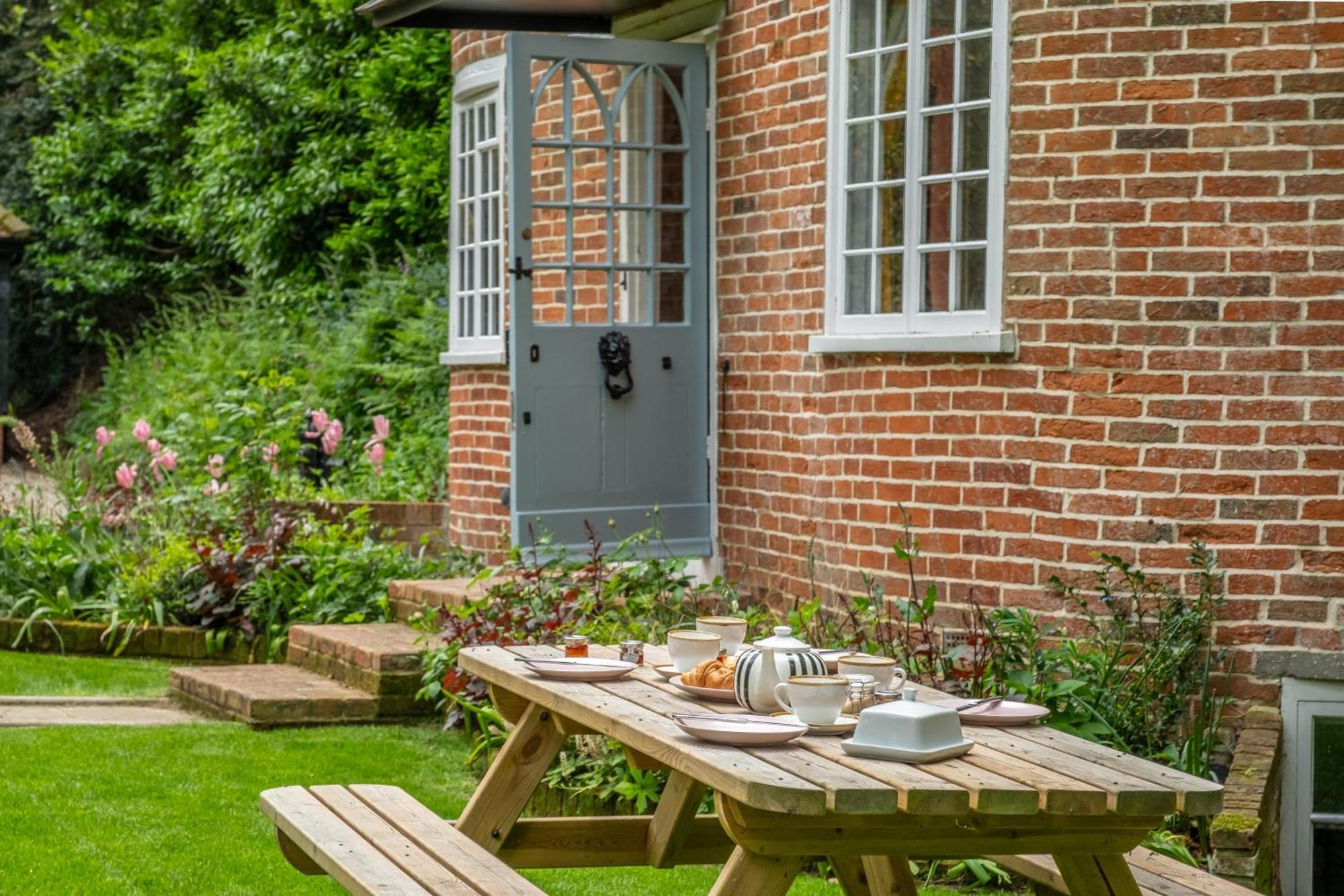 A Fairy-Tale Luxurious Cottage - The Tea Caddy Colchester Exterior foto